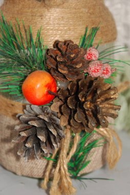 Koni (lat. Strobilus) değiştirilmiş bir çekim.