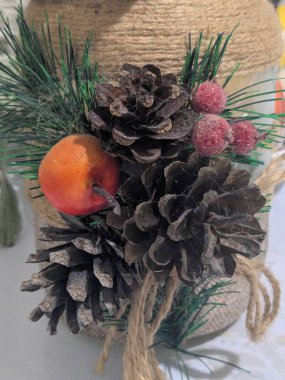 Koni (lat. Strobilus) değiştirilmiş bir çekim.