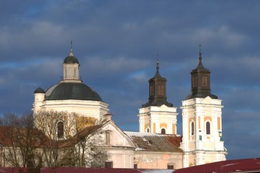 bir tapınak sonbahar akşam