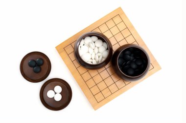 Goban, Baduk, Weiqi veya Maklom - Geleneksel Asya stratejisi oyunu. Çin masa oyununun siyah beyaz taşı