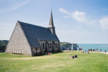 Etretat kayalıklarla Chapel