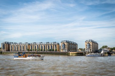 Modern Londra'da nehir konut