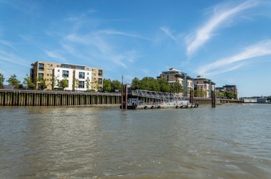 Modern Londra'da nehir konut