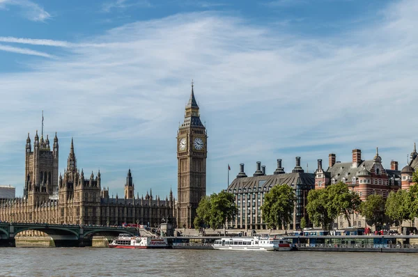 Big ben, houses parlament a westminster bridge v — Stock fotografie
