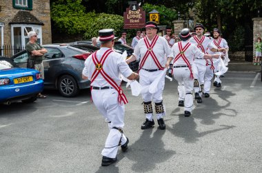 Tradictional halk dansçılar