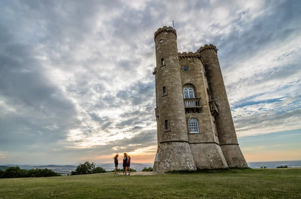 Turistlerle Broadway Kulesi