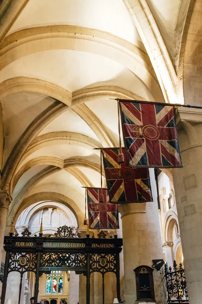 Union Jack bandiere in una chiesa — Foto Stock