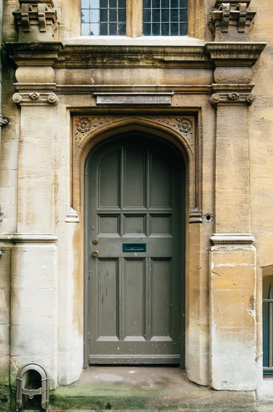 Green painted old door — Stock Photo, Image