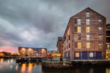 Gloucester Dock alacakaranlıkta