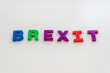 Beyaz arka plan üzerinde brexit metin