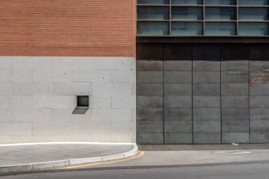 Modern mimarisi ile çelik, tuğla ve taş