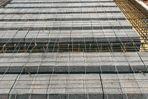 Detalhe da laje de concreto armado em construção — Fotografia de Stock