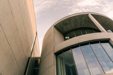 Yazın gün batımında Berlin 'de hükümet binası