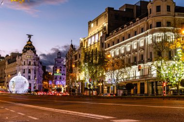 Madrid 'deki Alcala Caddesi ve Gran Via Noel' de aydınlandı