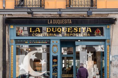 La Duquesita mağazasının penceresi. Burası geleneksel bir pastane.