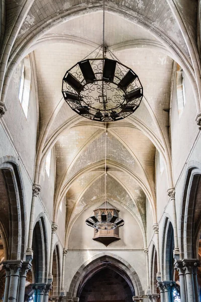 Vista interior de la iglesia de Notre-Dame de Combourg — Foto de Stock