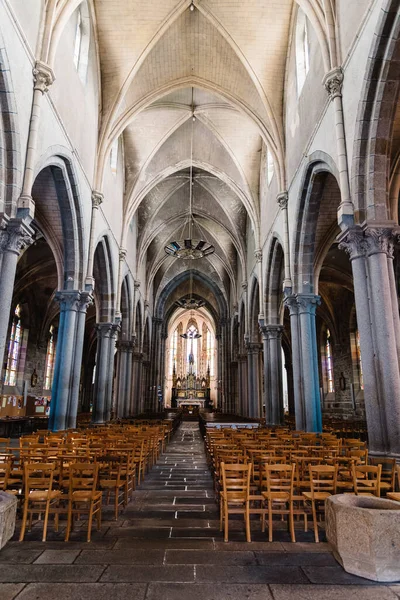 Wnętrze kościoła Notre-Dame w Combourg — Zdjęcie stockowe