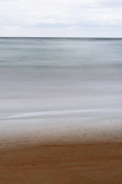 Długa ekspozycja widok na piaszczystej plaży w Hiszpanii — Zdjęcie stockowe