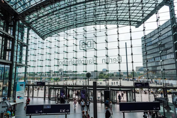 Centralstationen i Berlin. Berlin - Hauptbahnhof — Stockfoto