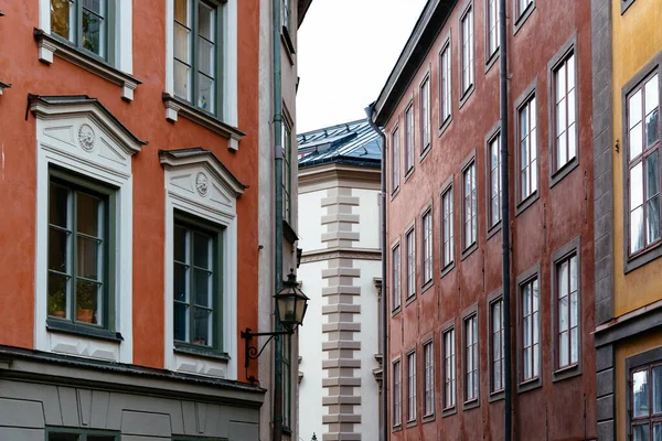 Tradycyjne fasady w dzielnicy Gamla Stan w Sztokholmie — Zdjęcie stockowe