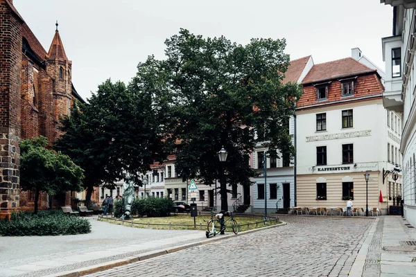 Scenic view of cobblestoned street in St. Nicholas Church Square in Central Berlin. — Stock Photo, Image