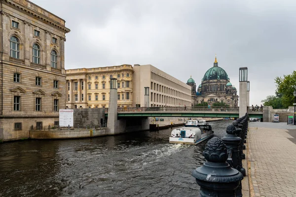 Cidade de Berlim a partir de Spree River. Berliner Dom — Fotografia de Stock