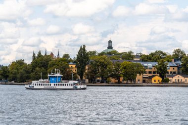 Stockholm Limanı 'nda bir tur teknesi