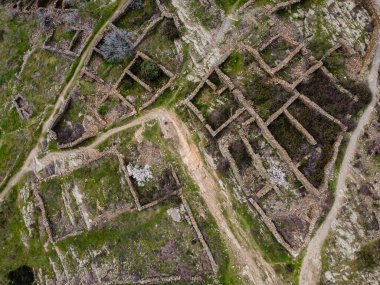 Patones antik ve turistik köyünün havadan görünüşü