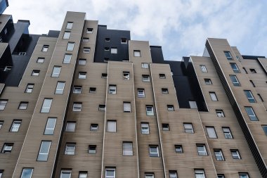 Madrid 'de sosyal konutlar, düşük açı