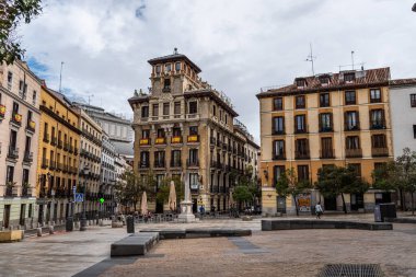 Madrid 'in tarihi merkezinde Ramales Meydanı