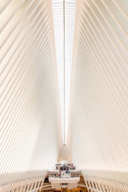 New York 'taki Dünya Ticaret Merkezi Ulaşım Merkezinin iç görünümü