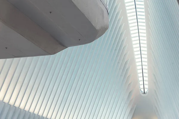 Vista interior do World Trade Center Transportation Hub ou Oculus em Nova York — Fotografia de Stock