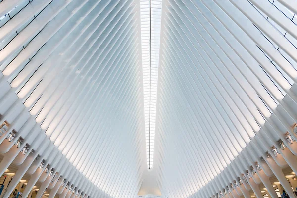 Vista interior do World Trade Center Transportation Hub em Nova York, EUA. — Fotografia de Stock