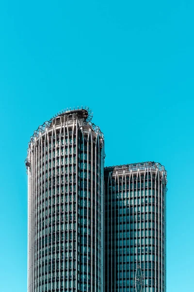 Moderno edificio de oficinas en el distrito financiero AZCA de Madrid — Foto de Stock