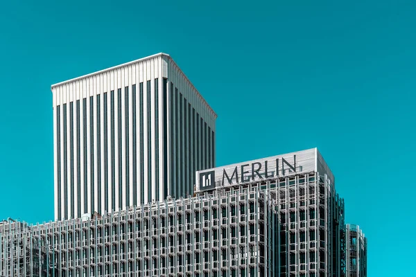 Edificios de oficinas modernos en el distrito financiero de AZCA en Madrid — Foto de Stock