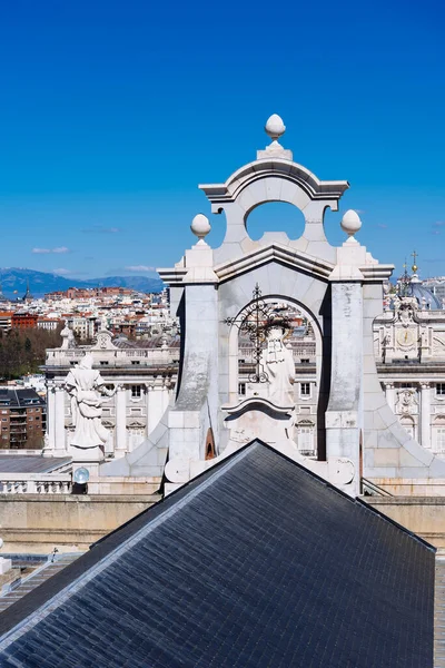 Cityscape de Madrid do telhado da Catedral de Almudena — Fotografia de Stock