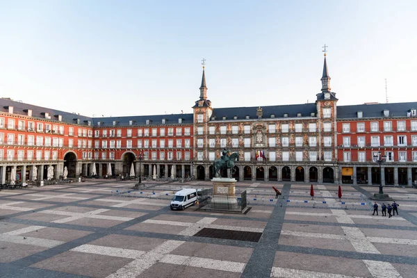 Escenario de Plaza Mayor vacía al amanecer. Madrid — Foto de Stock