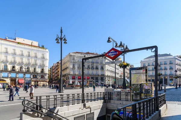 Estación de metro Sol en la Plaza Puerta del Sol en el centro de Madrid —  Fotos de Stock