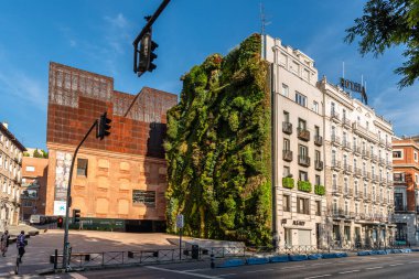 Madrid 'deki CaixaForum binasının açık hava manzarası