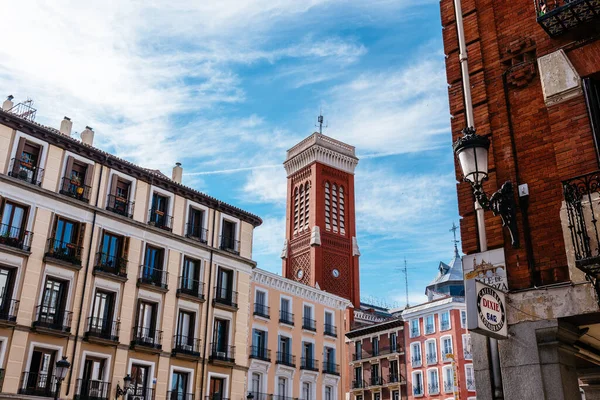 Plaza de Santa Cruz en el centro histórico de Madrid — Foto de Stock