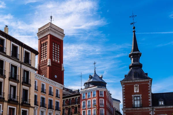 Plaza de Santa Cruz en el centro histórico de Madrid, España —  Fotos de Stock