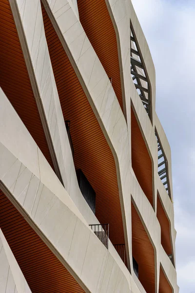 Moderna vivienda de lujo en Madrid con terrazas de hormigón —  Fotos de Stock