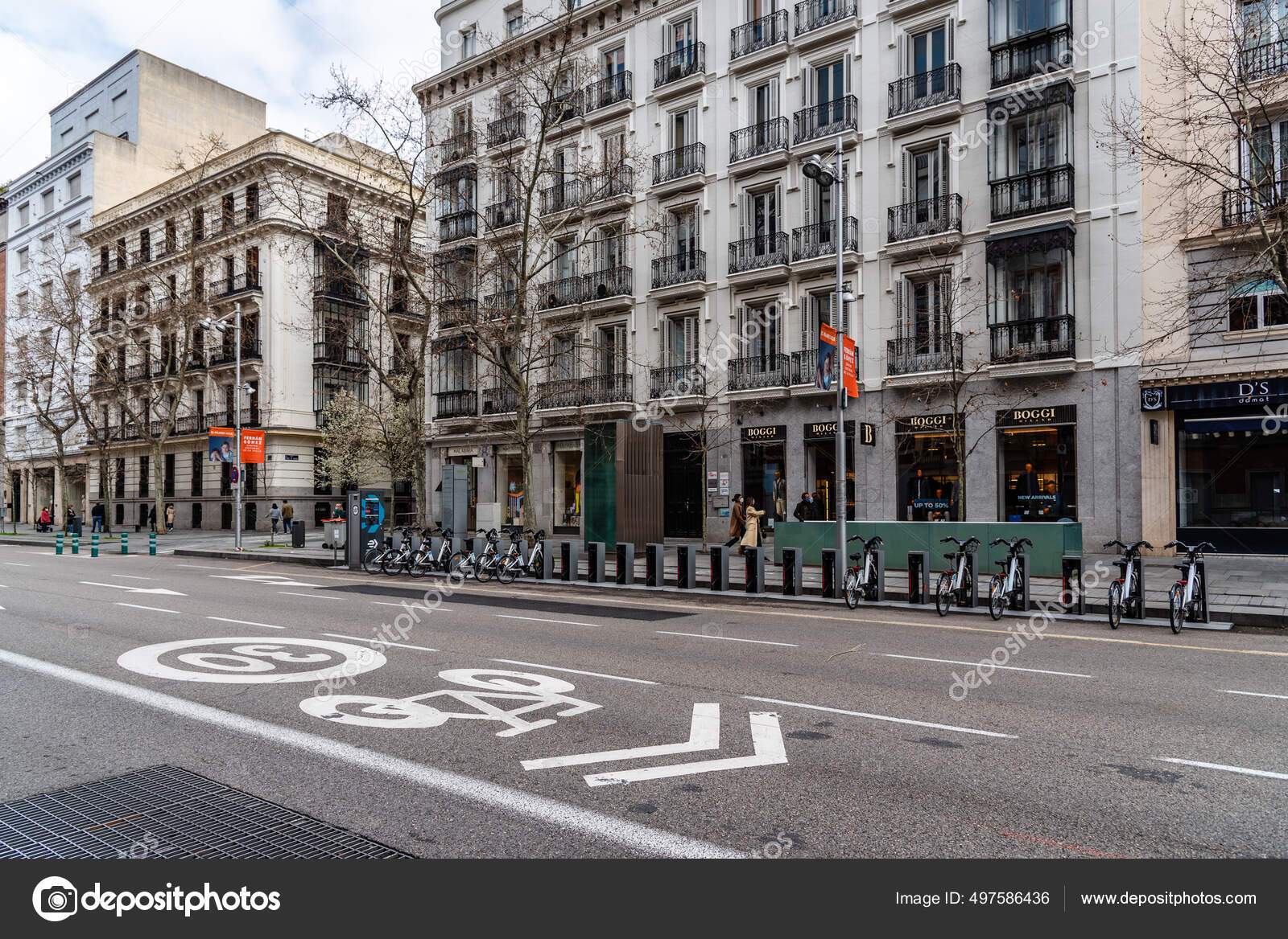 Scenic view of Serrano Street with fashion retail storefronts in Madrid –  Stock Editorial Photo © JJFarquitectos #497586436