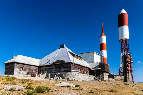 Antennes émettrices de radio et de télévision dans la montagne Guarramillas — Photo