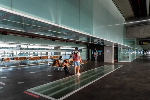 Passageiros esperando para embarcar no aeroporto de La Palma — Fotografia de Stock