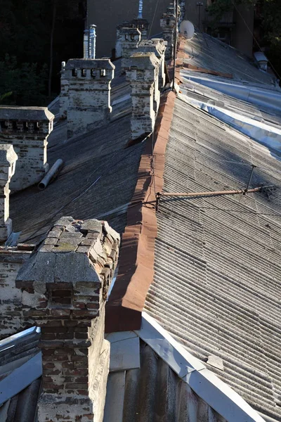 Roof of an old house made of tiles, chimneys are visible — Stock Image Roof Old House Made Tiles Chimneys Visible Stock Image
