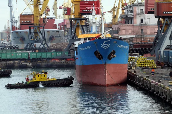 Odessa Ukraine Février 2021Les Remorqueurs Aident Grand Cargo Amarrer — Photo