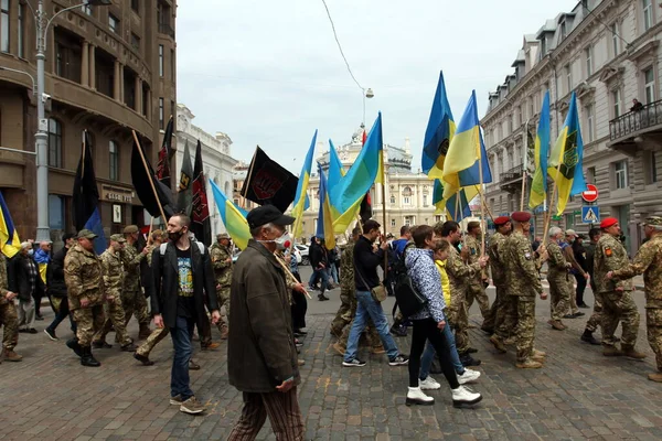 Odessa Ukrainamaj 2021Människor Bär Flaggor Ukraina Försvararnas Marsch Kolumnen Står — Stockfoto