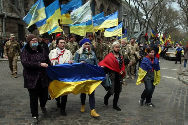 Odessa Oekraïnemei 2021Mensen Dragen Vlaggen Van Oekraïne Maart Van Verdedigers — Stockfoto