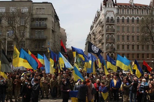 Oděsa Ukrajinakvěten 2021Lidé Držící Vlajky Ukrajiny — Stock fotografie